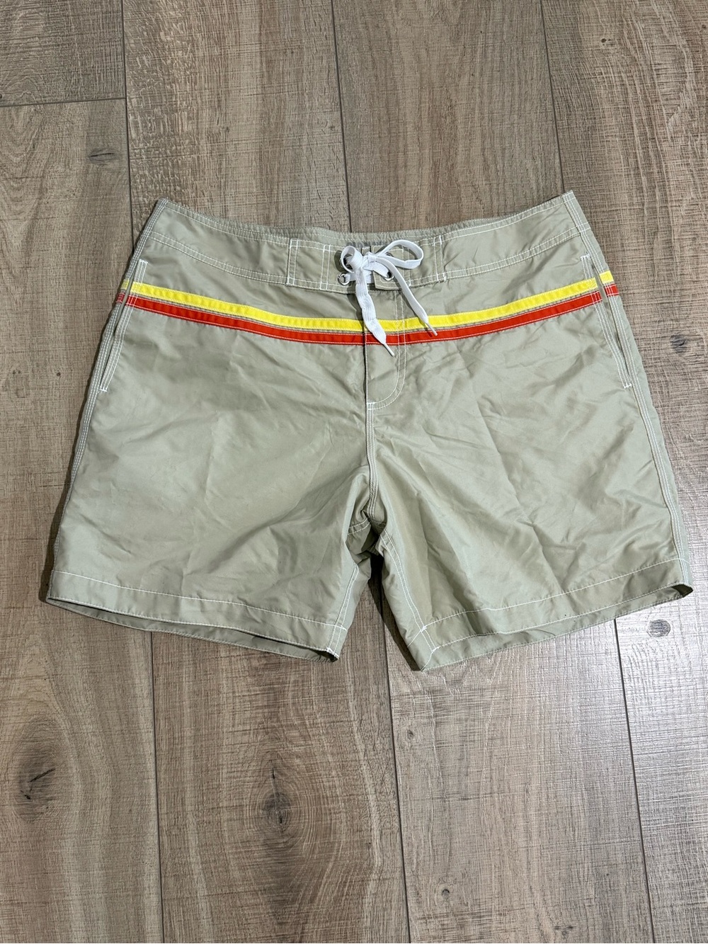 Old Navy Men’s Board Shorts Swim Trunks Retro Stripe Size L
